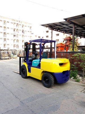 ขายรถยกโฟร์คลิฟท์ยี่ห้อKOMAT'SU FD50   (5 ตัน ) เกียร์ออโต้ดีเซล