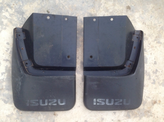 บังโคลน หน้า หลัง แท้ติดรถ isuzu dragon  800 บาท