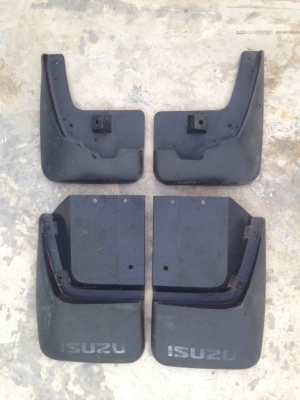 บังโคลน หน้า หลัง แท้ติดรถ isuzu dragon  800 บาท