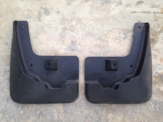 บังโคลน หน้า หลัง แท้ติดรถ isuzu dragon  800 บาท