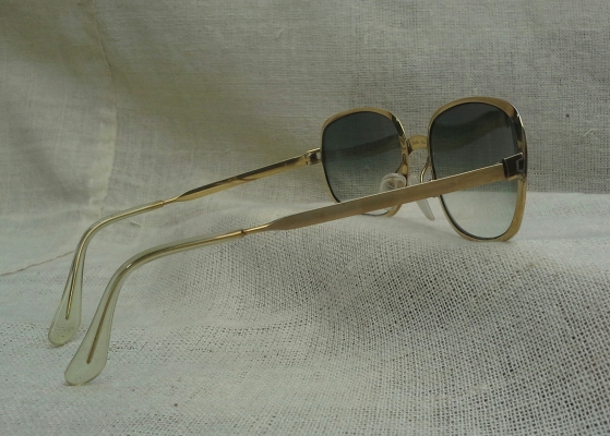แว่นตาฝรั่งเศสระดับตำนานแห่งยุค '60s กรอบทอง KGP ที่งดงามล้ำค่าที่สุด Vintage ESSEL handmade in France แว่นตาฝรั่งเศสระดับตำนานแห่งยุค '60s กรอบทอง KGP ที่งดงามล้ำค่าที่สุด Vintage ESSEL handmade in France