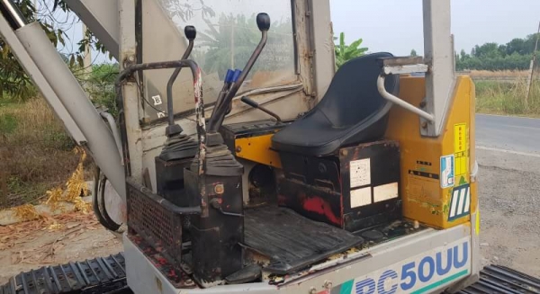 ขายด่วนรถแบคโฮKOMATSUโคมัสซูรุ่นยอดนิยมสวยๆPC50-6URเทียบเท่าPC50เครื่องโคมัสซู3D95เครื่องดีปั่มแรงรถนอกเพิ่งนำเข้ามาใหม่ยังไม่เคยใช้งานในเมืองไทยเลย ขายด่วนรถแบคโฮKOMATSUโคมัสซูรุ่นยอดนิยมสวยๆPC50-6URเทียบเท่าPC50เครื่องโคมัสซู3D95เครื่องดีปั่มแรงรถนอกเพิ่งนำเข้ามาใหม่ยังไม่เคยใช้งานในเมืองไทยเลย