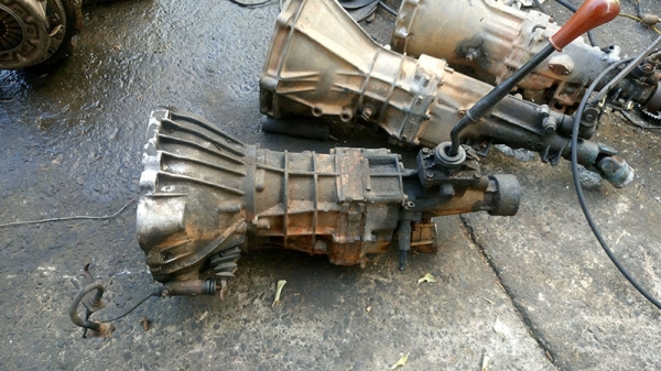 ขายเกียร์ธรรมดาห้าสปีดใส่โตโยต้า 2L 3L 5L