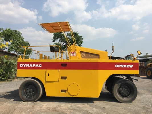 รถบดเจ็ดล้อยาง DYNAPAC R20 เครื่องยนต์ ISUZU 6BD1 พวงมาลัยเพาเวอร์ FROM JAPAN สภาพพร้อมใช้งาน สนใจติดต่อ 063-9316985 ID LINE : 0639316985 ครับ