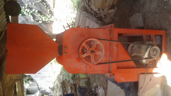 ขายเครื่องบดอาหารสัตว์ บดข้าวเปลือก มันสำปะหลัง ข้าวโพด แกลบ ลดต้นทุนการผลิตได้อย่างมาก บดได้วันละ200กิโกรัมลดราคาเหลือ10000ครับ