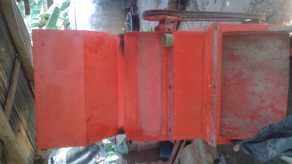 ขายเครื่องบดอาหารสัตว์ บดข้าวเปลือก มันสำปะหลัง ข้าวโพด แกลบ ลดต้นทุนการผลิตได้อย่างมาก บดได้วันละ200กิโกรัมลดราคาเหลือ10000ครับ