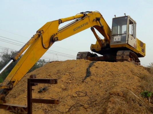 ขาย แบคโฮ KOMATSU PC200-3 คอนโทรลสั้น รถใช้งานได้ปกติ เอกสารเล่มทะเบียน