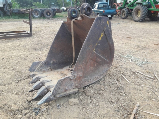 ขาย แบคโฮ KOMATSU PC200-3 คอนโทรลสั้น รถใช้งานได้ปกติ เอกสารเล่มทะเบียน