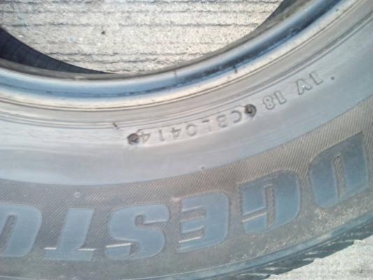 215/70R15 BRIDGESTONE DURAVIS R611 มี 2  เส้น   โทร.081-427-3941  ไอดีไลน์ 0814273941