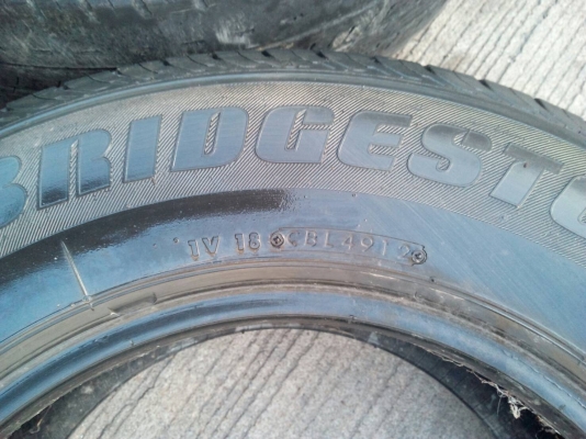215/70R15 BRIDGESTONE DURAVIS R611 มี 2  เส้น   โทร.081-427-3941  ไอดีไลน์ 0814273941