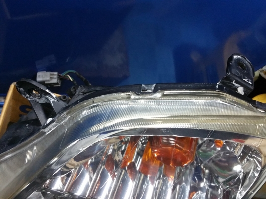 ขาย โคมไฟหน้า ISUZU DMAX  ไฟหน้าซีนอนพร้อมกล่อง ข้างซ้าย-L มือสอง ของแท้ ราคา 1,500 บาท