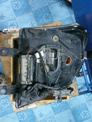 ขาย โคมไฟหน้า ISUZU DMAX  ไฟหน้าซีนอนพร้อมกล่อง ข้างซ้าย-L มือสอง ของแท้ ราคา 1,500 บาท