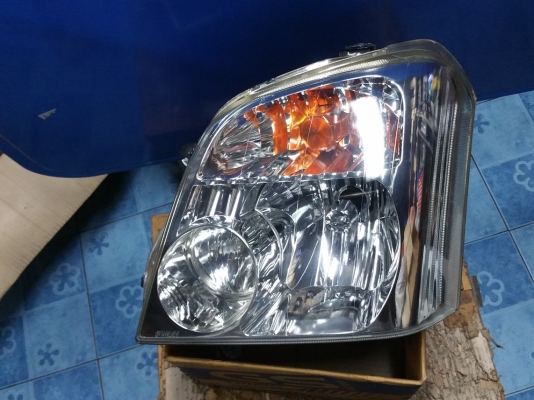 ขาย โคมไฟหน้า ISUZU DMAX  ไฟหน้าซีนอนพร้อมกล่อง ข้างซ้าย-L มือสอง ของแท้ ราคา 1,500 บาท