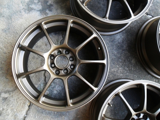 แม็กขอบ17 สีทองรมดำ 4รู100 (4วง 3,500) แม็กขอบ17 สีทองรมดำ 4รู100 (4วง 3,500)