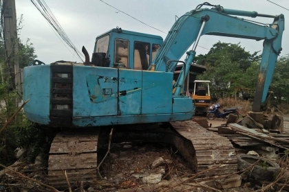 ขายKOBECO SK045 สภาพใช้งานได้เลย ทำสีให้ใหม่ เปลี่ยนโซ่เปลี่ยนเฟืองใหม่ มีแอร์เย็นเจี๊ยบ เครื่องดี เอวดีไม่หลวม ทำงานคร่องได้ดีดั่งใจ โทร0616613023