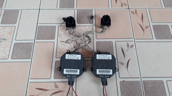 บัลลาสต์ไฟหน้าซีนอน ขั้วหลอด D2S D2R