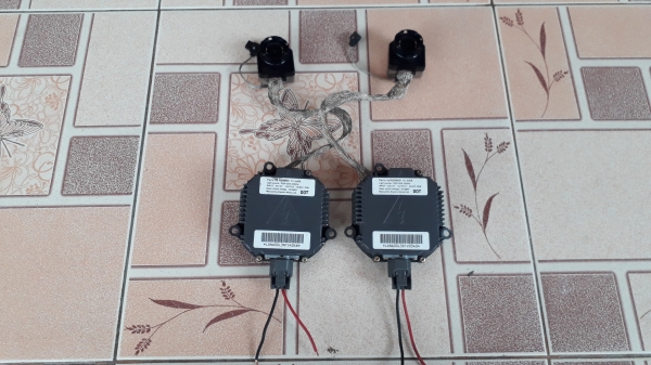 บัลลาสต์ไฟหน้าซีนอน ขั้วหลอด D2S D2R