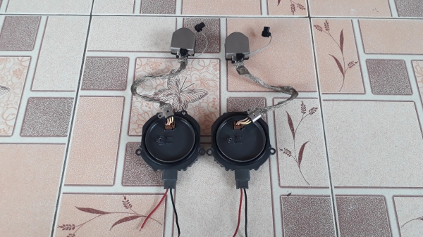 บัลลาสต์ไฟหน้าซีนอน ขั้วหลอด D2S D2R