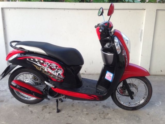 Honda Scoopy i 110cc หัวฉีด สีดำ แดง วิ่งน้อย สวย สภาพใหม่ Honda Scoopy i 110cc หัวฉีด สีดำ แดง วิ่งน้อย สวย สภาพใหม่