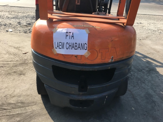 ขายรถโฟล์คลิฟท์มือสองนำเข้าจากประเทศญี่ปุ่นสำหรับตักยางพาราตักทะลายปาล์ม