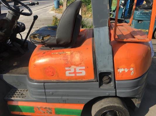ขายรถโฟล์คลิฟท์มือสองนำเข้าจากประเทศญี่ปุ่นสำหรับตักยางพาราตักทะลายปาล์ม