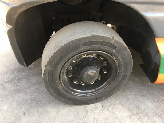 ขายรถโฟล์คลิฟท์มือสองนำเข้าจากประเทศญี่ปุ่นสำหรับตักยางพาราตักทะลายปาล์ม