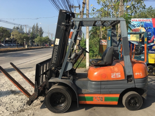 ขายรถโฟล์คลิฟท์มือสองนำเข้าจากประเทศญี่ปุ่นสำหรับตักยางพาราตักทะลายปาล์ม