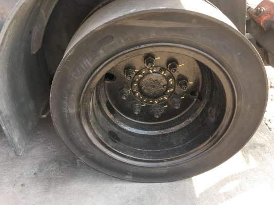 ขายรถโฟล์คลิฟท์มือสองนำเข้าจากประเทศญี่ปุ่นสำหรับตักยางพาราตักทะลายปาล์ม