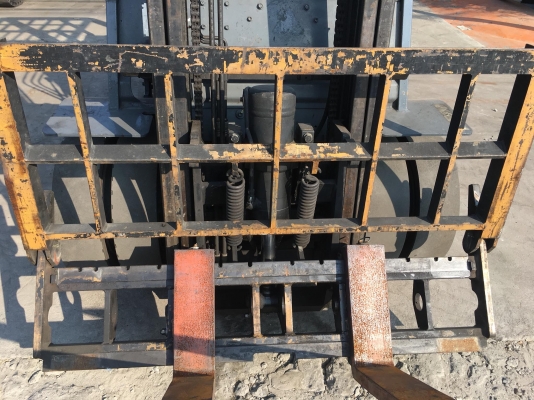 ขายรถโฟล์คลิฟท์มือสองนำเข้าจากประเทศญี่ปุ่นสำหรับตักยางพาราตักทะลายปาล์ม