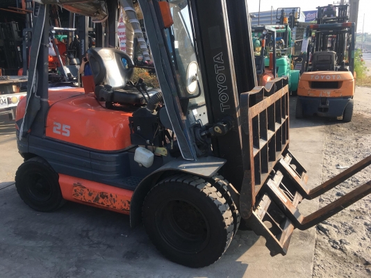 ขายรถโฟล์คลิฟท์มือสองสำหรับตักยางพารา
