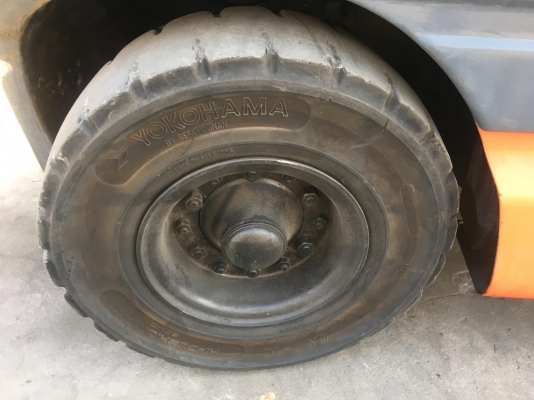 ขายรถโฟล์คลิฟท์มือสองสำหรับตักยางพารา