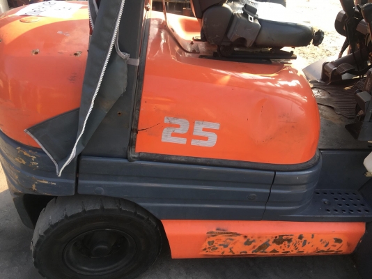 ขายรถโฟล์คลิฟท์มือสองสำหรับตักยางพารา