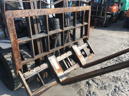 ขายรถโฟล์คลิฟท์มือสองสำหรับตักยางพารา