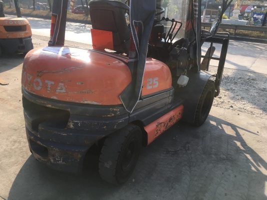 ขายรถโฟล์คลิฟท์มือสองสำหรับตักยางพารา