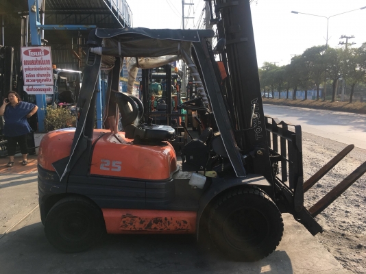 ขายรถโฟล์คลิฟท์มือสองสำหรับตักยางพารา