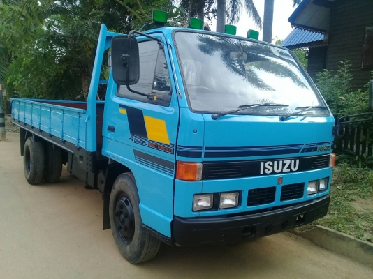 รถบรรทุกหกล้อ ISUZU NKR 110 แรงม้า รถห้างแท้ เกียร์สั้น ยกหัวได้