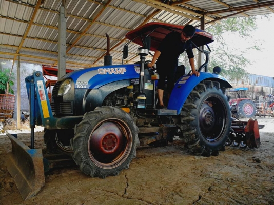 แชมป์YTO604 4 WD ขนาด 60 แรง 4 สูบ ทำงาน 1013 ชั่วโมง ใบมีดดันหน้า โรตารี่