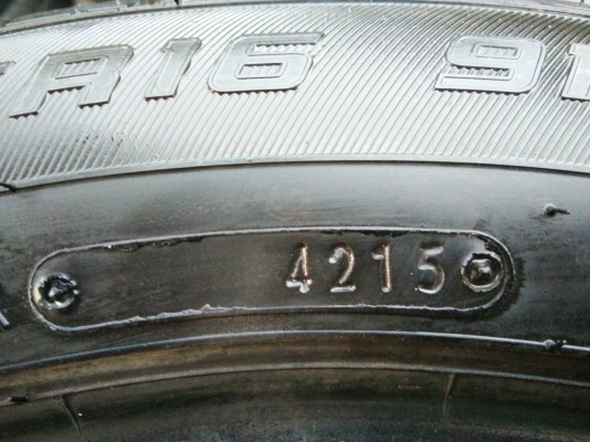 ขายยาง205/55R16 DUNLOP ปลายปี15 ดอกยางหนาเต็มสดสวยๆ จำนวน 1 ชุด