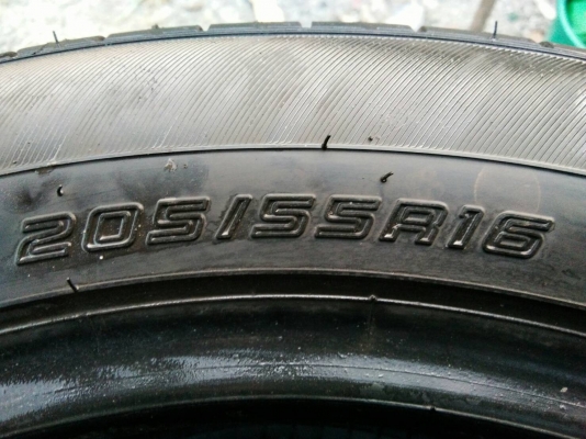 ขายยาง205/55R16 DUNLOP ปลายปี15 ดอกยางหนาเต็มสดสวยๆ จำนวน 1 ชุด