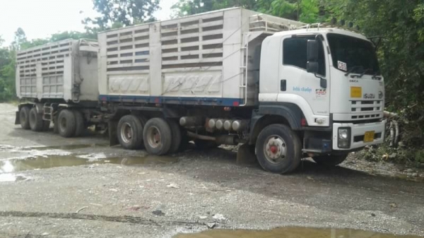 ขาย 1,950,000 แม่ลูกไม่ดั้ม ISUZU 360 ปี 53 แม่สิบล้อ ลูก 3 คาน หัวบาง ยางดี คัชซีสวย เอกสารพร้อมโอน รถอยู่ ขอนแก่น 090-772-3710 090-772-3708