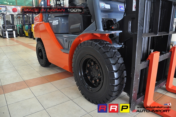 ขายรถโฟล์คลิฟท์มือสอง TOYOTA รุ่น 8FD25-30126 นำเข้าจากประเทศญี่ปุ่น 100\% ไม่เคยใช้งานในไทย