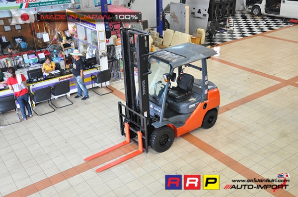 ขายรถโฟล์คลิฟท์มือสอง TOYOTA รุ่น 8FD25-30126 นำเข้าจากประเทศญี่ปุ่น 100\% ไม่เคยใช้งานในไทย
