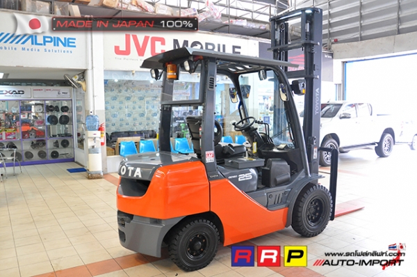 ขายรถโฟล์คลิฟท์มือสอง TOYOTA รุ่น 8FD25-30126 นำเข้าจากประเทศญี่ปุ่น 100\% ไม่เคยใช้งานในไทย