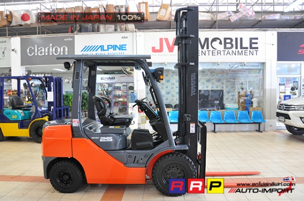 ขายรถโฟล์คลิฟท์มือสอง TOYOTA รุ่น 8FD25-30126 นำเข้าจากประเทศญี่ปุ่น 100\% ไม่เคยใช้งานในไทย