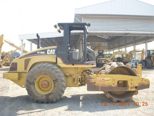 ขายด่วนรถตักหน้าขุดหลัง CAT CP563E  สภาพนางฟ้า