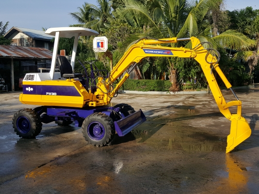 ขายรถขุดล้อยาง KOMUTSU PW30-2