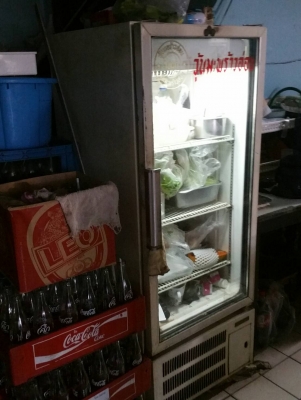 ขายตู้แช่ 1 ประตูสภาพใช่งานอยู่ ไม่ได้ทำความสะอาด ขายถูก 2,500 บาท