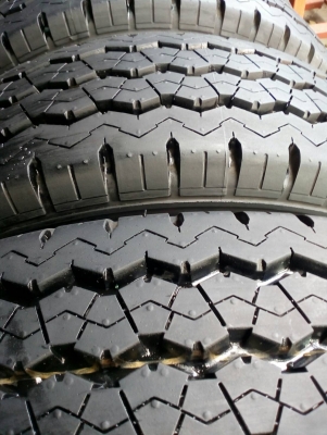 ปี17 ยางใหม่ ป้ายแดง 215/70R15  BRIDGESTONE R623 ปี17 ชุด 4 เส้น   โทร.081-427-3941  ไอดีไลน์ 0814273941