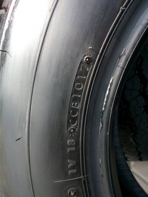 ปี17 ยางใหม่ ป้ายแดง 215/70R15  BRIDGESTONE R623 ปี17 ชุด 4 เส้น   โทร.081-427-3941  ไอดีไลน์ 0814273941