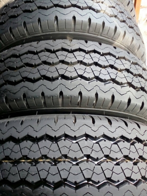 ปี17 ยางใหม่ ป้ายแดง 215/70R15  BRIDGESTONE R623 ปี17 ชุด 4 เส้น   โทร.081-427-3941  ไอดีไลน์ 0814273941